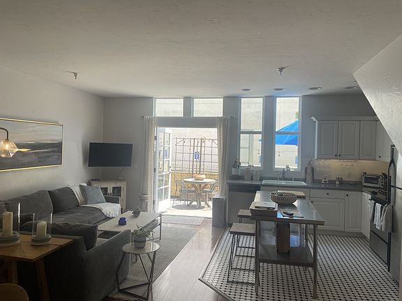 3rd image of 1632 Union St