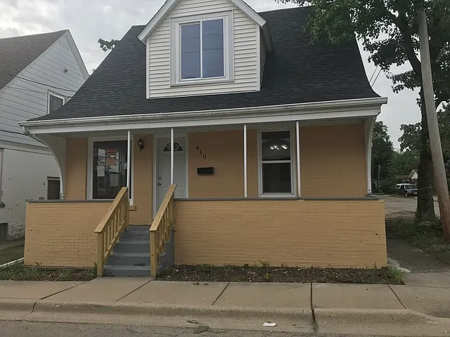 410 W Washington St photo 1