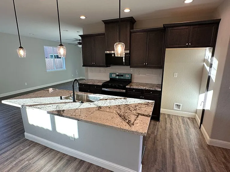 139 N Miami Ave — Photo 3