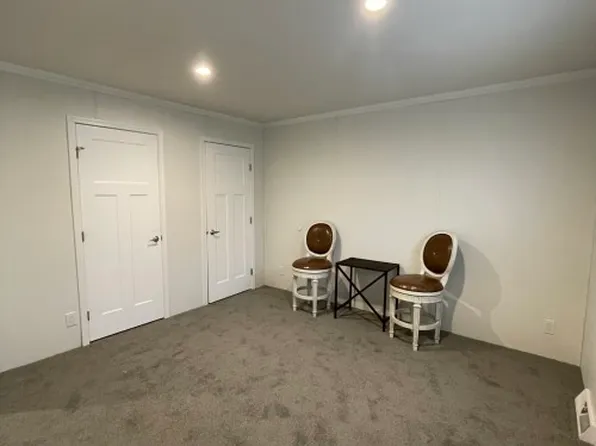 450 Noah Dr, Anamosa, IA 52205