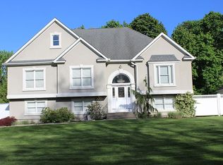 32 Old Middletown Rd, New City, NY 10956