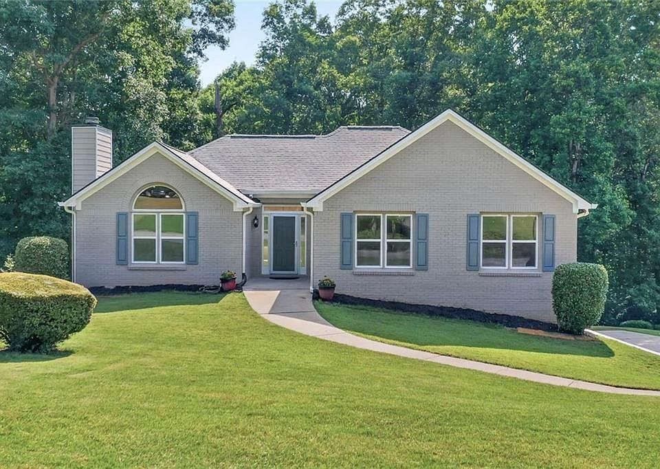 1st image of 3190 Lakecrest Dr