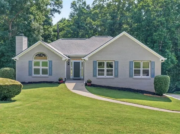 3190 Lakecrest Dr, Dacula, GA 30019