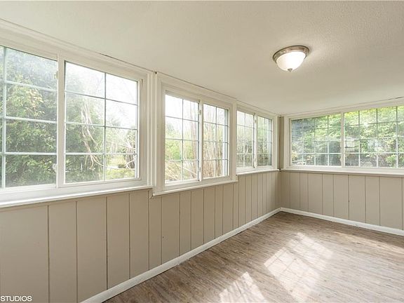 4th image of 1072 Peach Blvd