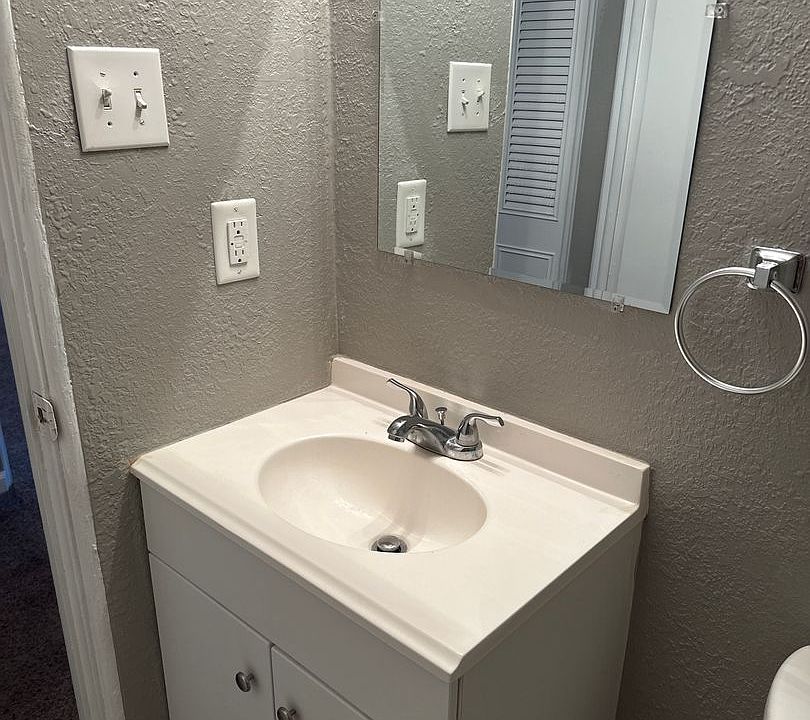 2nd image of 1024 Forest Ct APT 4