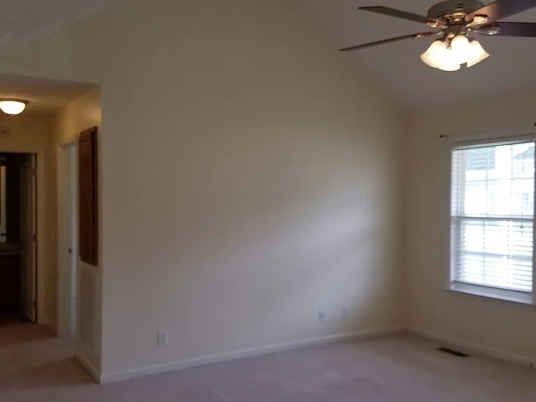 479 Indian Springs Cir — Photo 3