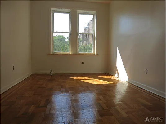 Rented by Anchor Associates | media 35