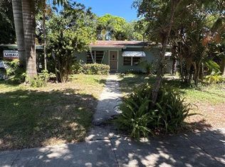 660 Fairway Dr, Plantation, FL 33317