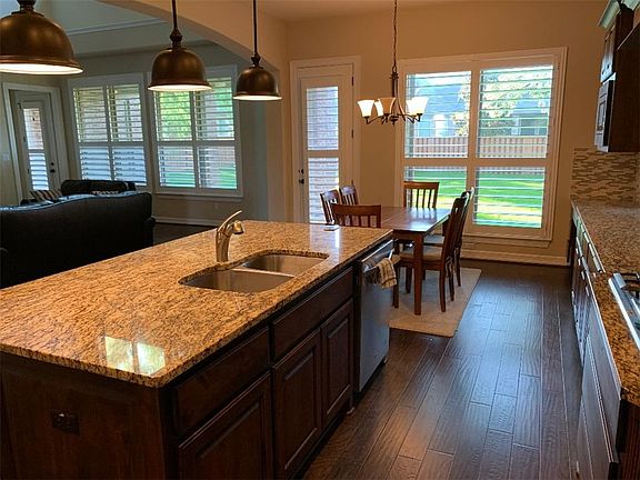 2nd image of 3008 Oak Vista Ln