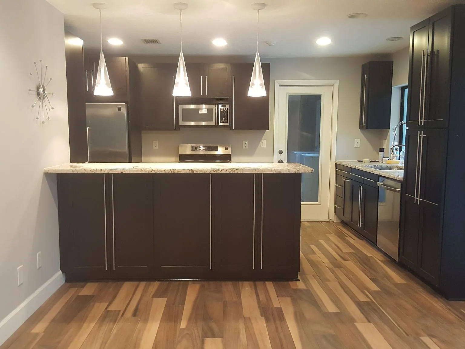 4 bed, 2000 sqft, $3,350 — Photo 1