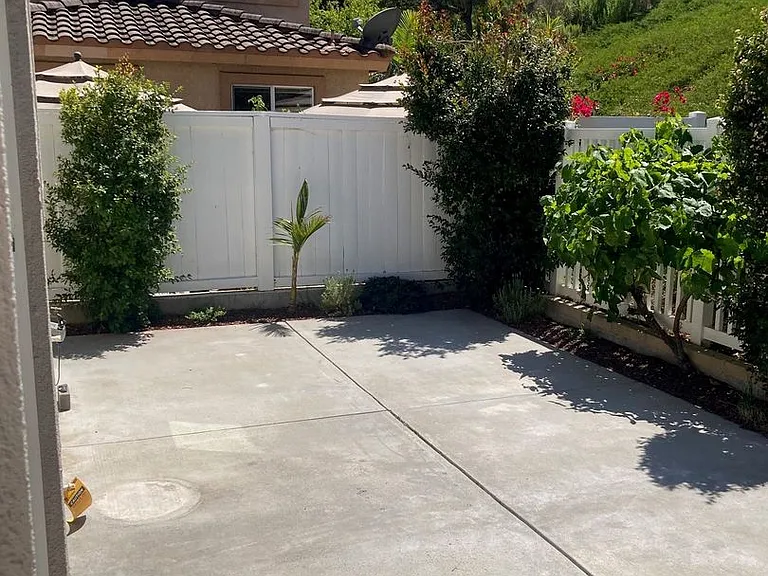 162 Las Flores — Photo 11