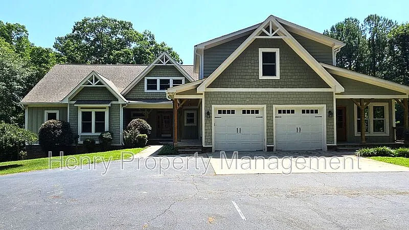 6 bed, 5.5 bath, 4500 sqft, $4,995 — Photo 2