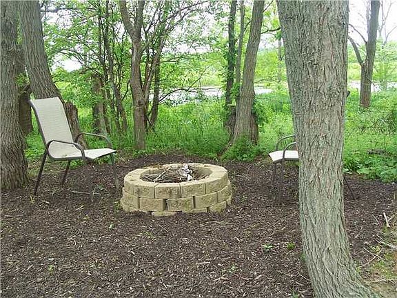 4th image of 353 Parkview Dr