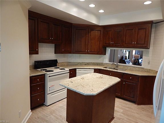 3rd image of 204 Mainsail Dr #15