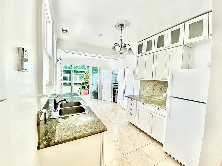 1307 Santa Clara Ave — Photo 10