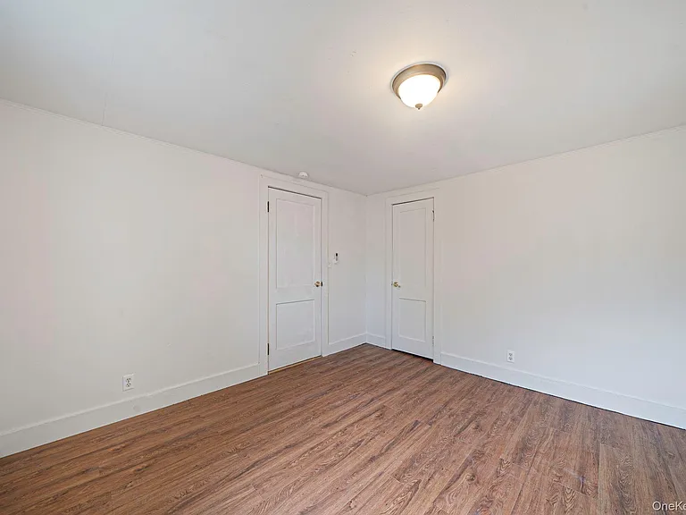 32 Dewey St — Photo 10