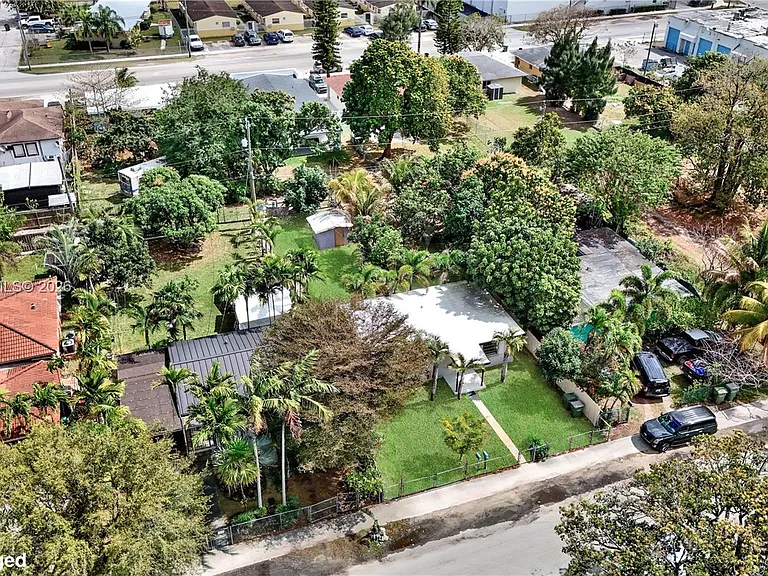 105 NW 7th Ave #A — Photo 32