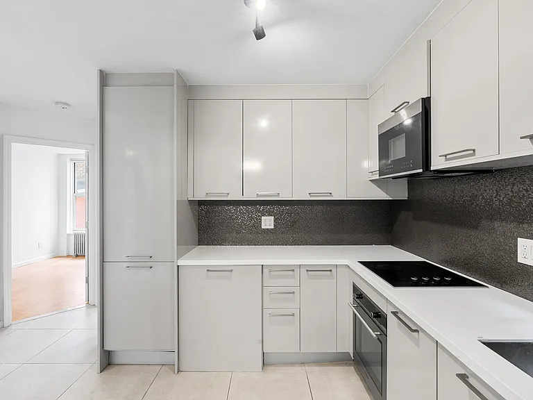 723 11th Ave #3B — Photo 13