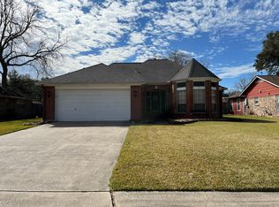 622 Dogwood St, Lake Jackson, TX 77566