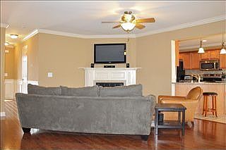 3rd image of 4033 Loblolly Ln