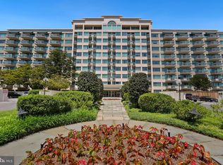 5450 Whitley Park Ter APT 811, Bethesda, MD 20814