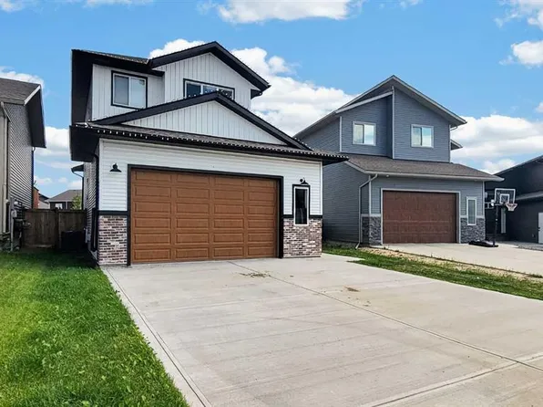 10605 W 114a St, Grande Prairie, AB T8V 6L7