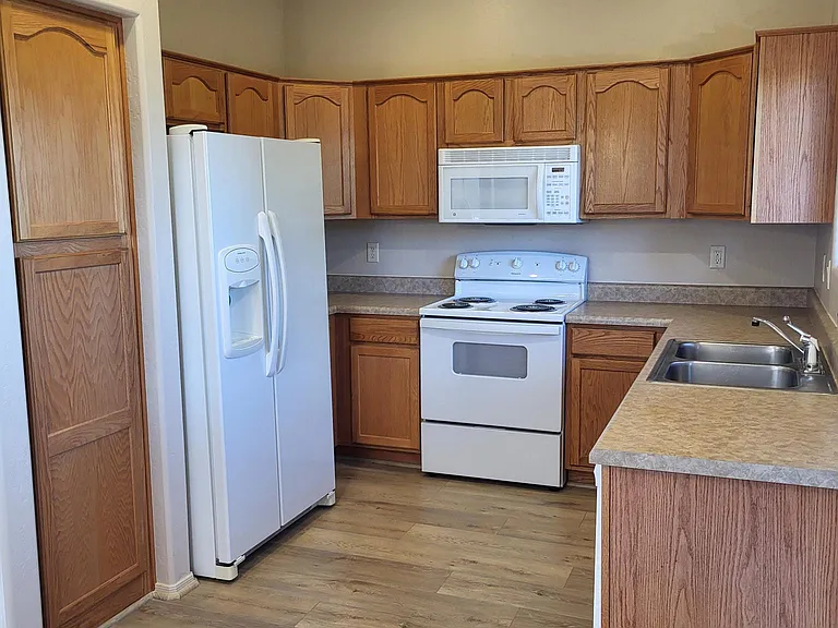 995 Piedmont Ct — Photo 17
