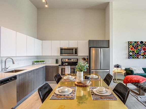 3rd image of 150 NE 7th St #1404
