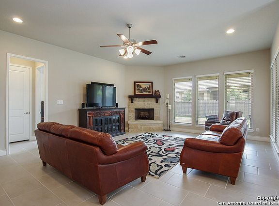4th image of 7978 Valley Crst