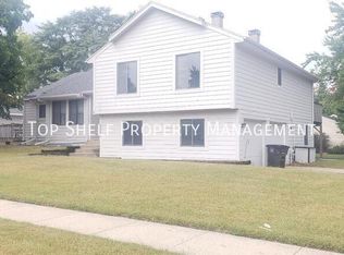 5001 Crestmoor Dr, Des Moines, IA 50310