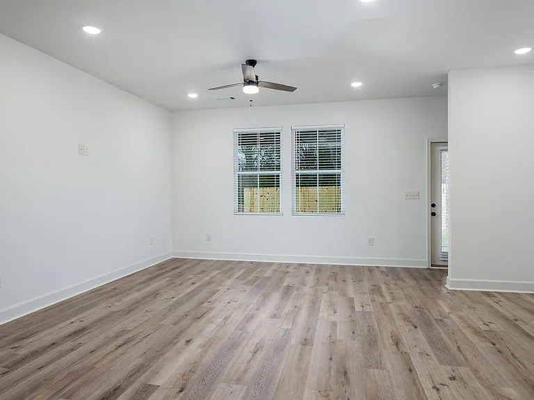 801 Stonebrook Ln — Photo 90