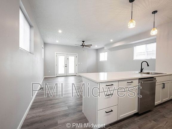3rd image of 1050 Harlan St