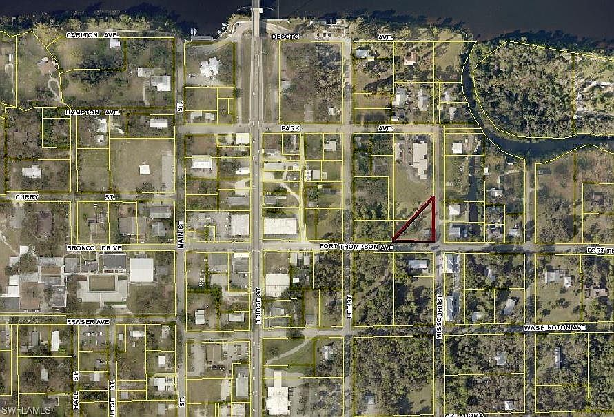 2nd image of 212 Fort Thompson Ave