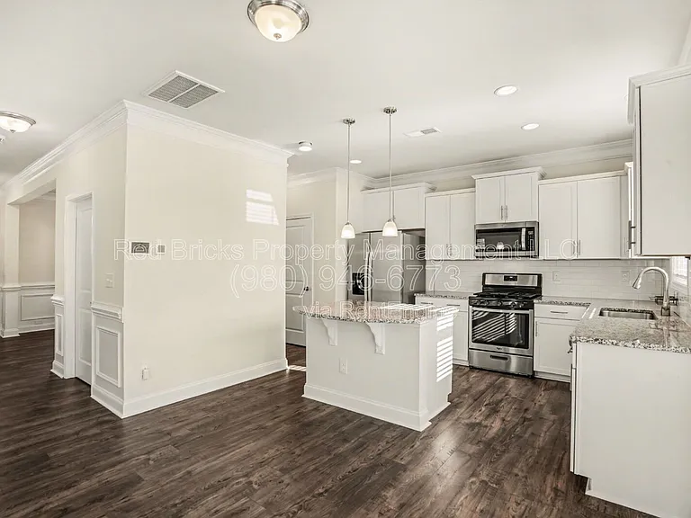 1569 Cambria Ct — Photo 13