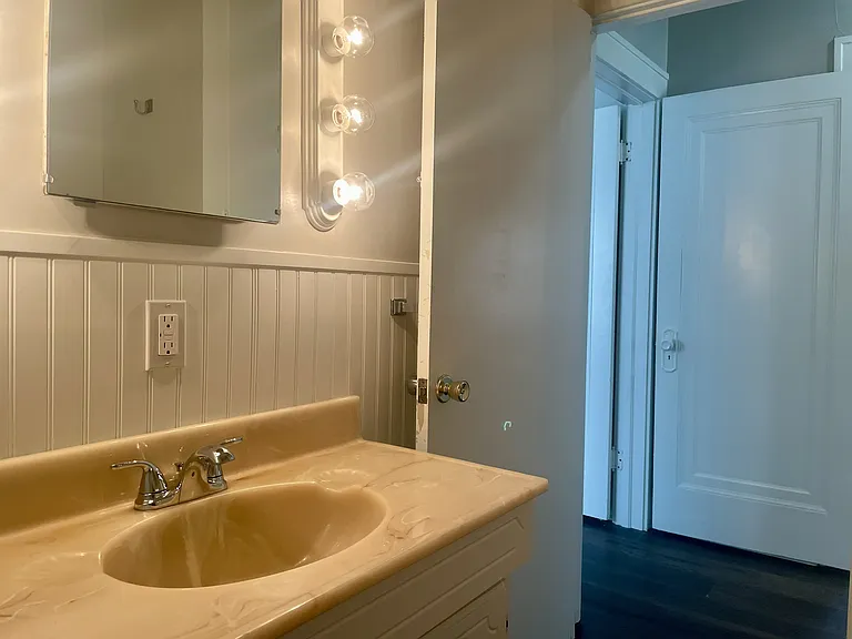 720 S Hickory St — Photo 21