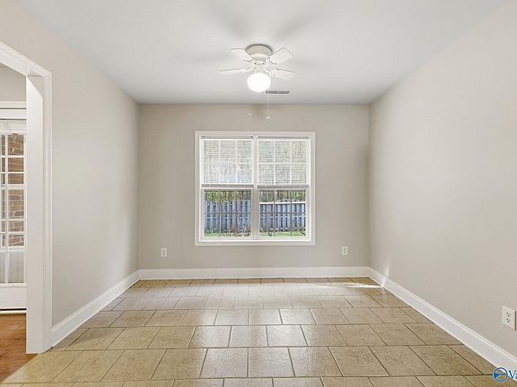 5th image of 242 Chestnut Oak Cir