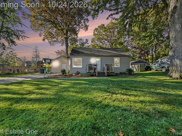 2164 Knollwood St, Auburn Hills, MI 48326