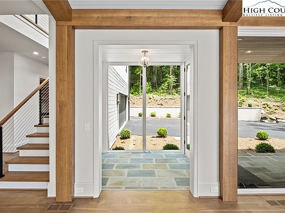 4th image of 320 Hemlock Drive