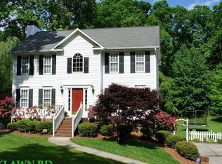 205 Oaklawn Rd, Mount Airy, NC 27030