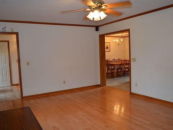 3rd image of 189 Pearce Creek Dr