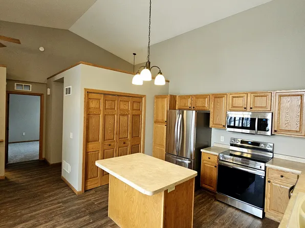 1944 27th St SE, Saint Cloud, MN 56304