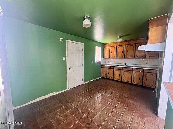 3rd image of 4413 E Missouri Ave