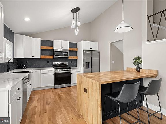 2nd image of 7442 Ricksway Rd