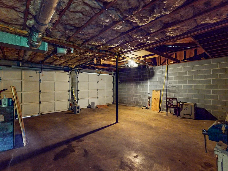 916 Huntington Cir — Photo 38