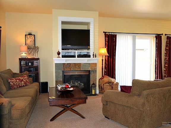 3rd image of 20647 SE Foxborough Ln