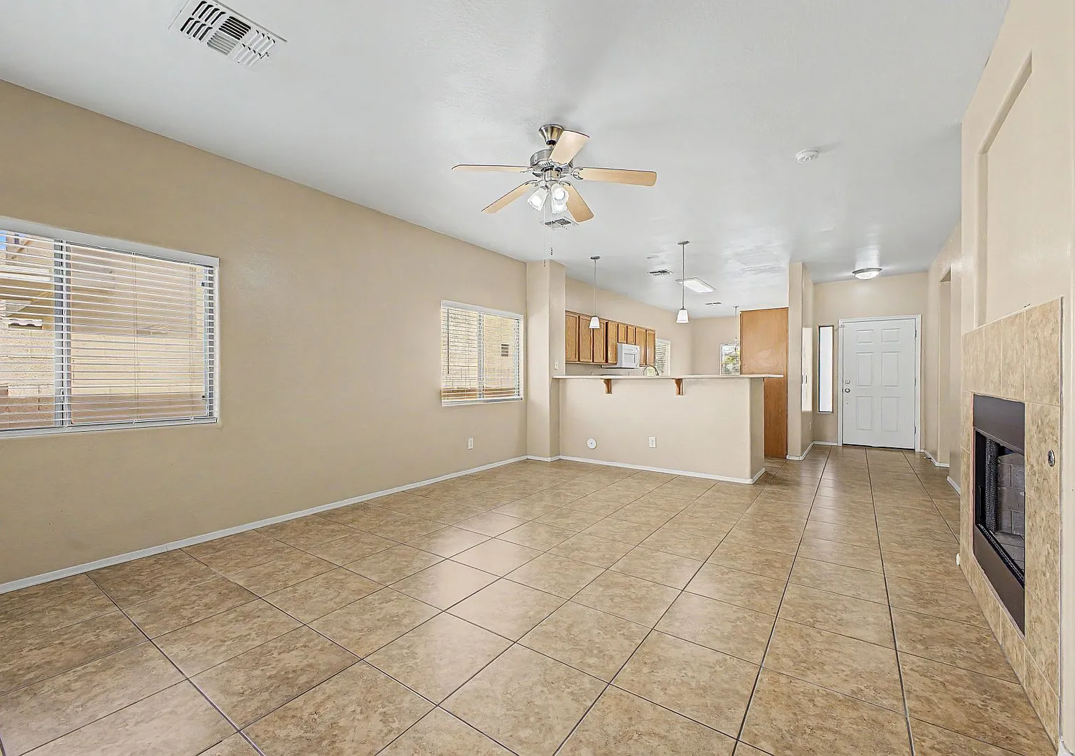 Beautiful Single-Level 3 Bedroom, 2 Bathroom Home in Maricopa — Photo 1