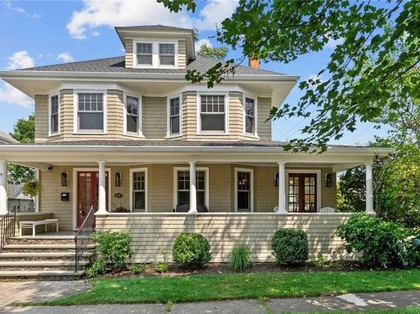 246 Gibbs Ave, Newport, RI 02840
