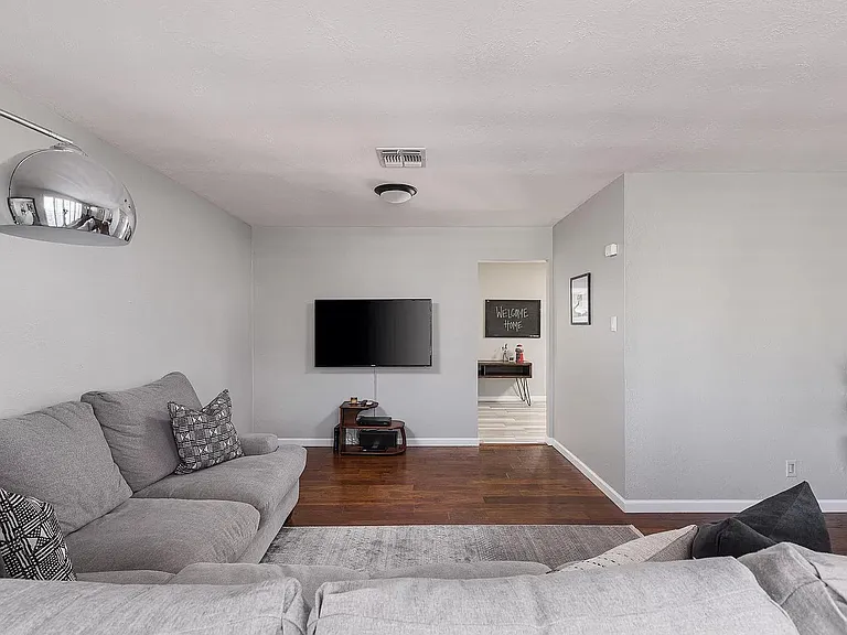 3326 N 63rd Pl — Photo 6