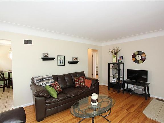 3rd image of 1061 Vacationland Dr