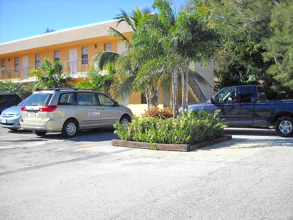 1st image of 1078 NE 39th St